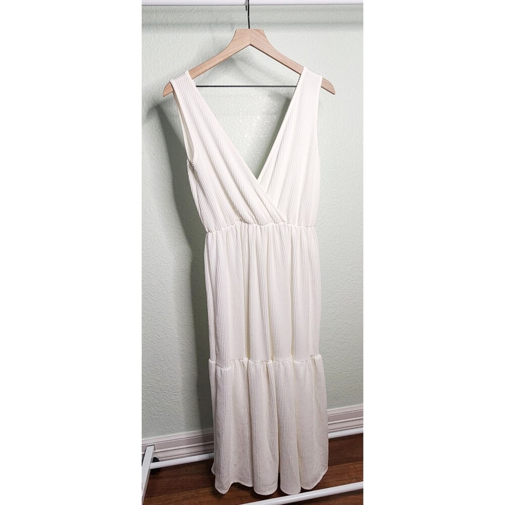 NWOT White full-length sleeveless plunge neckline dress